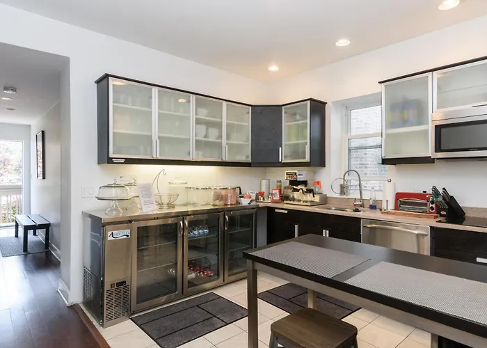 House 5863- Chicago\'S Premier Bed And Breakfast