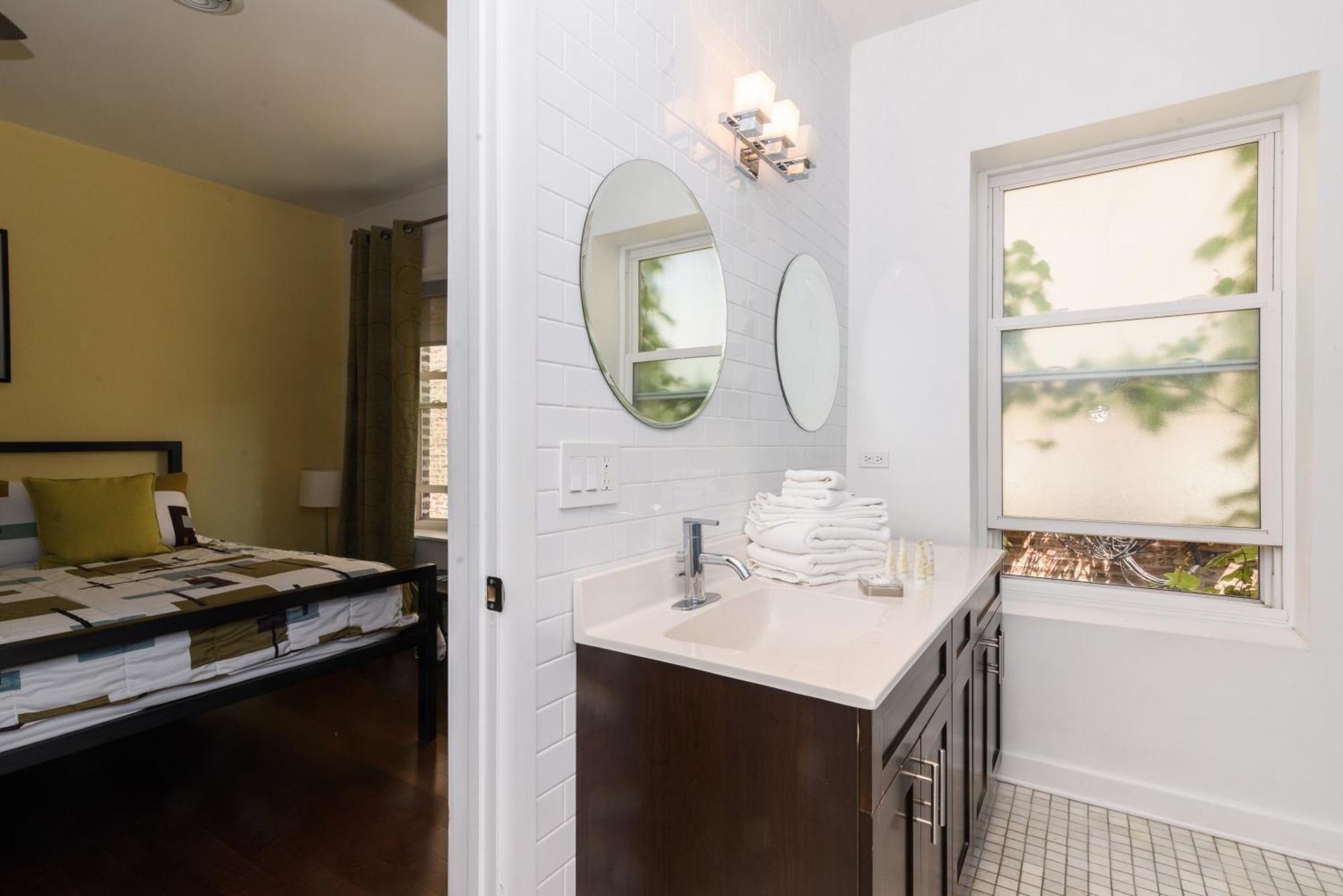 Bed & Breakfast House 5863- Chicago's Premier 4*