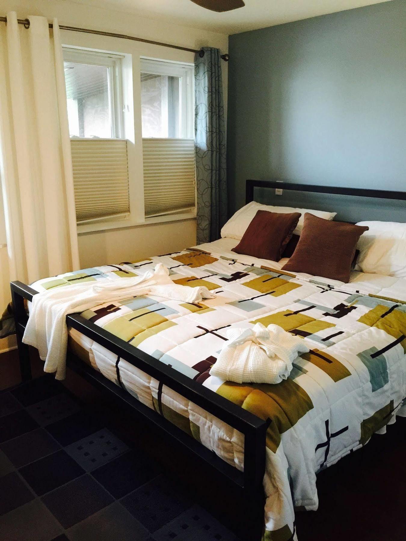 Bed & Breakfast House 5863- Chicago's Premier 4*