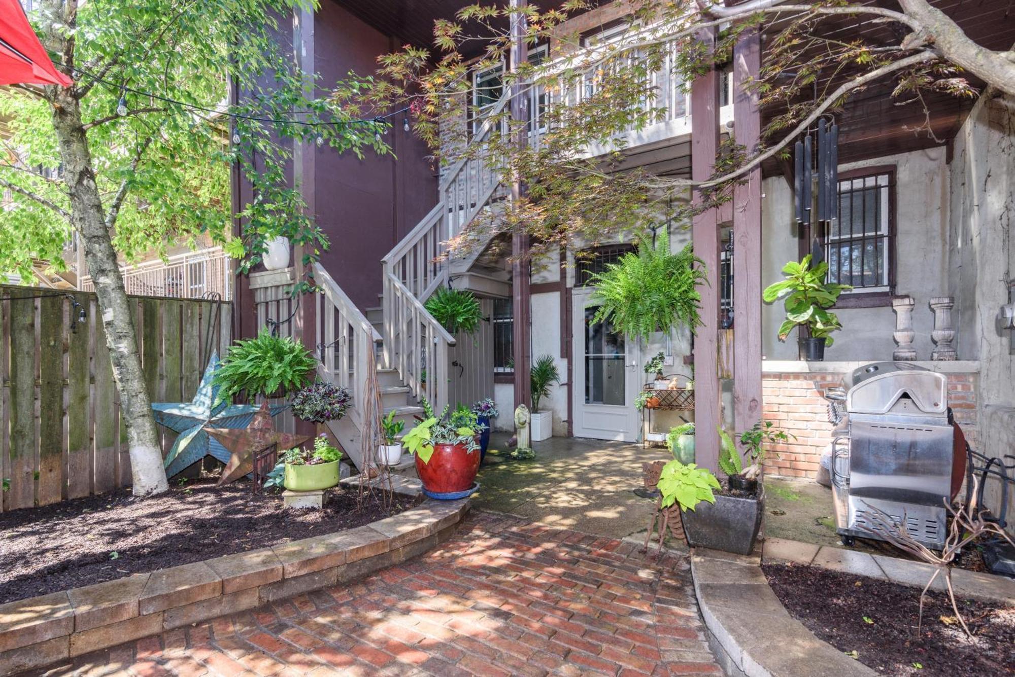 Bed and breakfast House 5863- Chicago's Premier Chicago