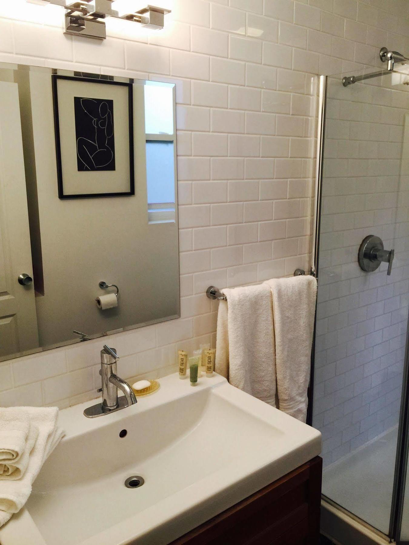House 5863- Chicago's Premier Bed and breakfast Chicago